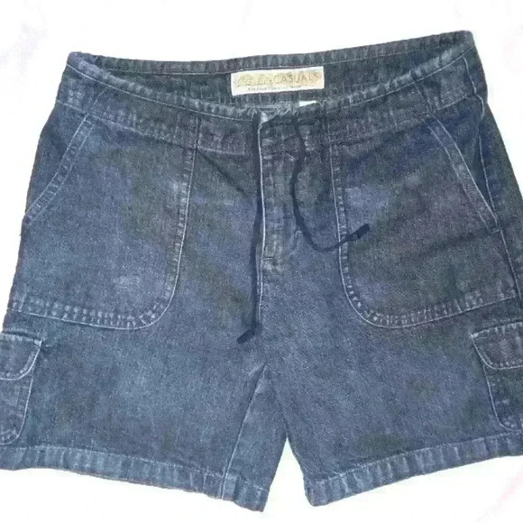 Women's Cabela Casual Jean Shorts With Extra Pockets Made in Macau Size 8 - Picture 1 of 10
